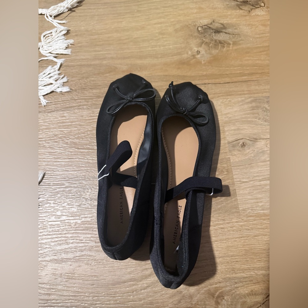 American Eagle NWT Elegant Black Ballet Flats - Picture 2 of 2